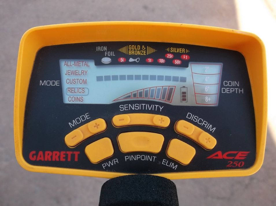 Garrett Ace 250 Metal Detector